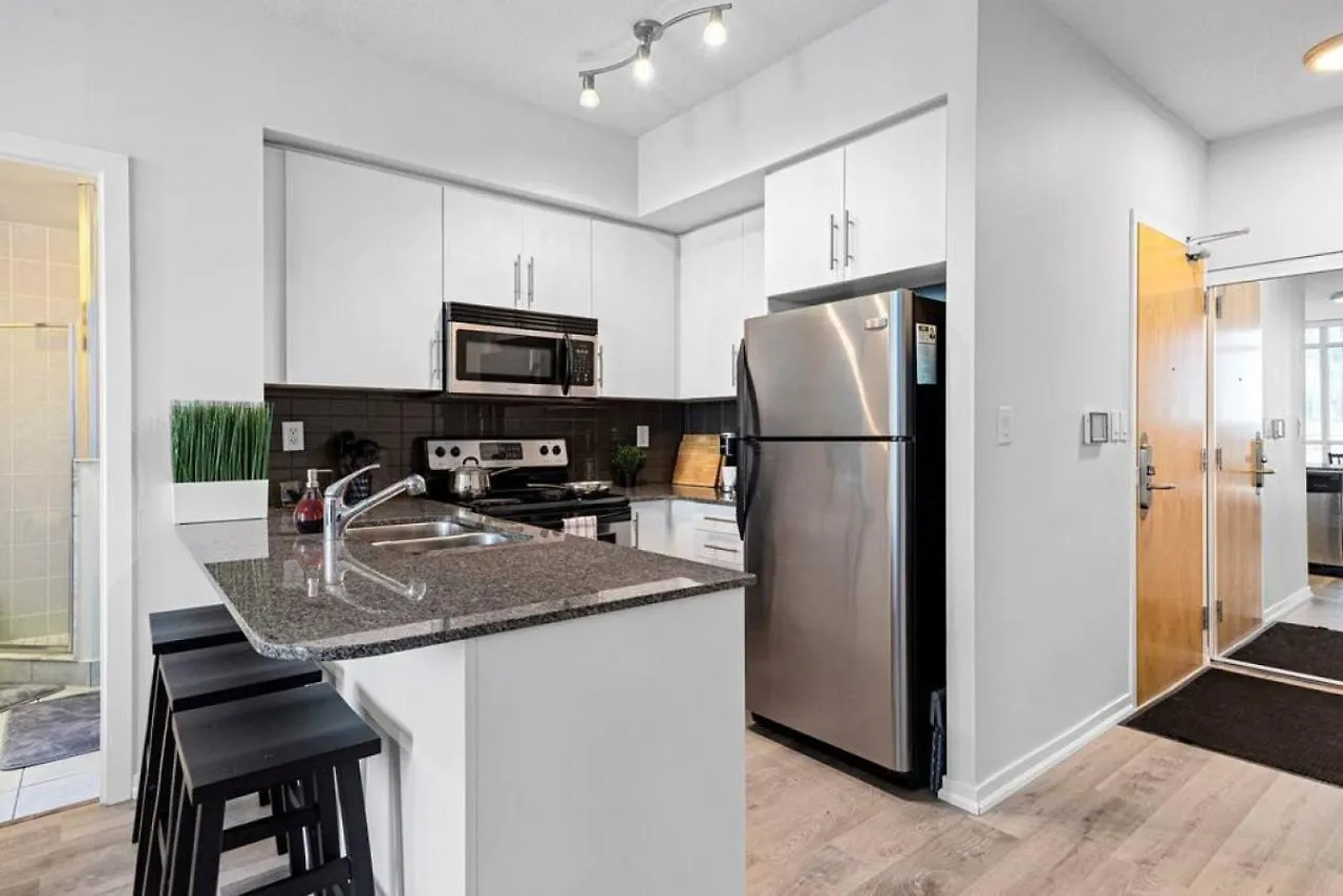 Classy 1Br Plus Den W Amazing Skyline View And Wfh トロント カナダ