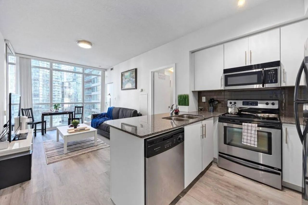 Classy 1Br Plus Den W Amazing Skyline View And Wfh トロント 0*,  カナダ