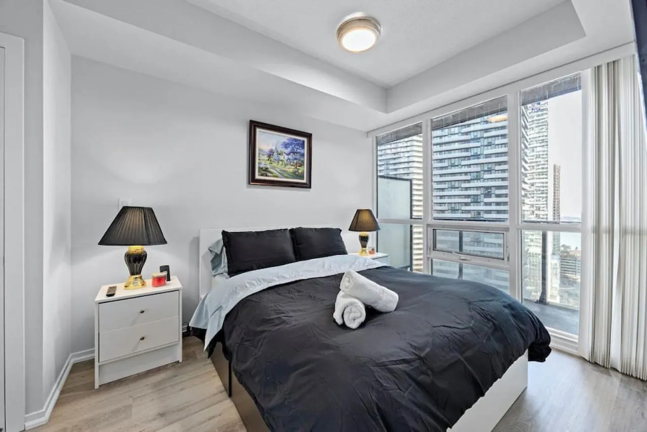 Classy 1Br Plus Den W Amazing Skyline View And Wfh Toronto Nyaraló